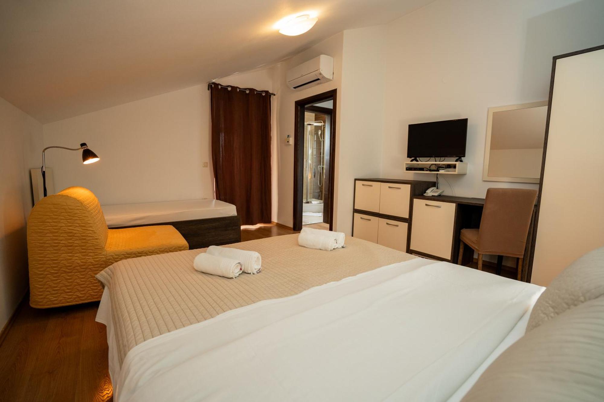 Bed & Breakfast Marta & Tona Kustići Eksteriør billede