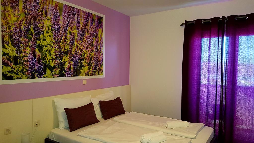 Bed & Breakfast Marta & Tona Kustići Eksteriør billede